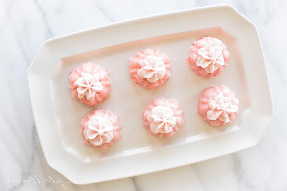 Muttertags-Brunch-Ideen 18 Pinke Champagner-Cupcakes mit Glasur und Zuckerguss