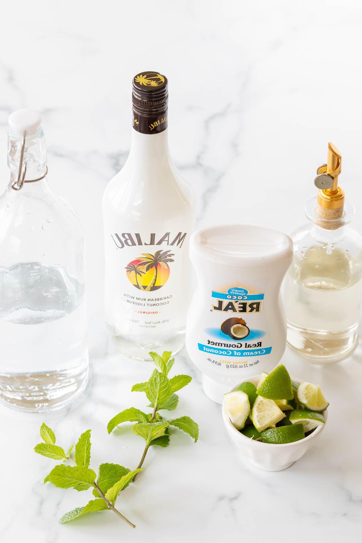 Kokosnuss-Mojito 4 Zutaten für einen Kokos-Mojito.