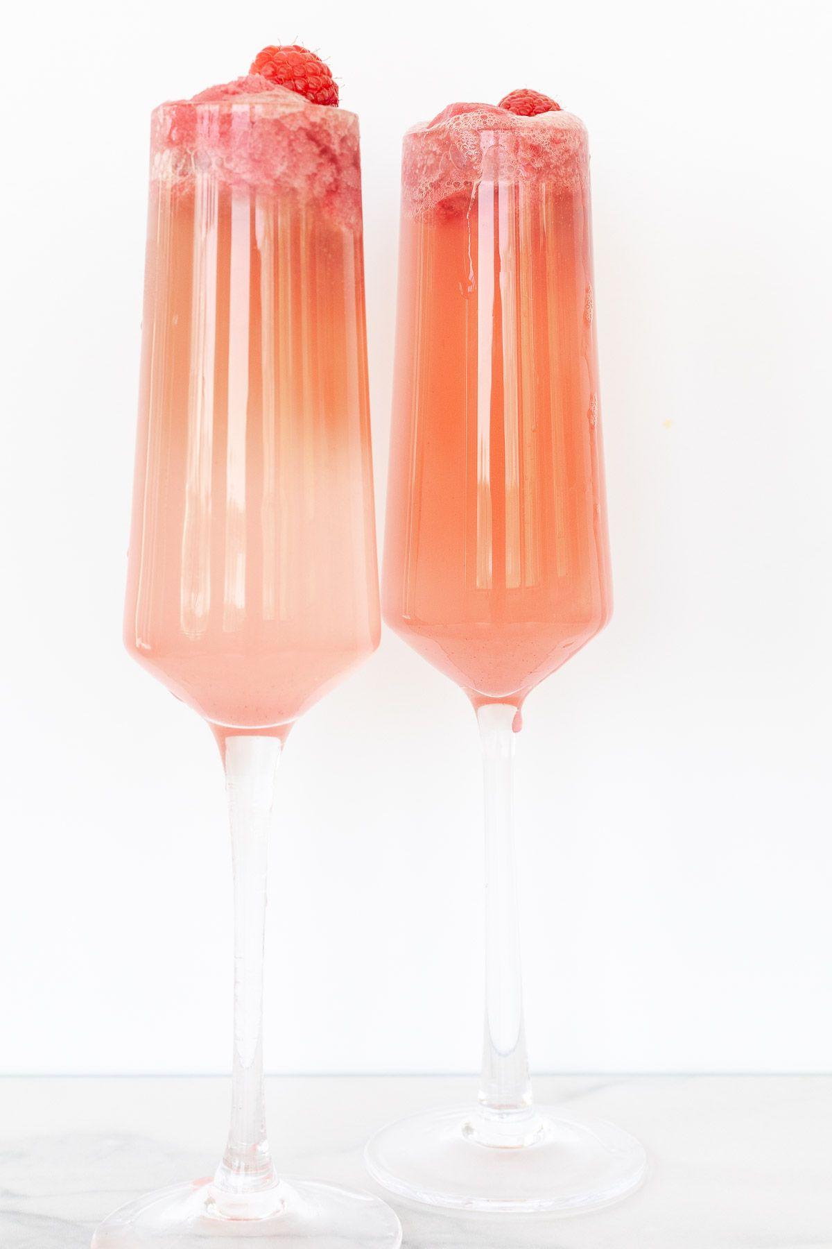 Muttertags-Brunch-Ideen 32 Sorbet-Mimosas in Gläsern