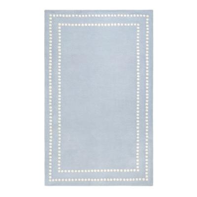 Pottery Barn Kids: Der Look zum kleinen Preis 41 Eine Alternative zum Pottery Barn Kids Teppich, verziert mit weißen Punkten, die den Look für weniger Geld bietet.