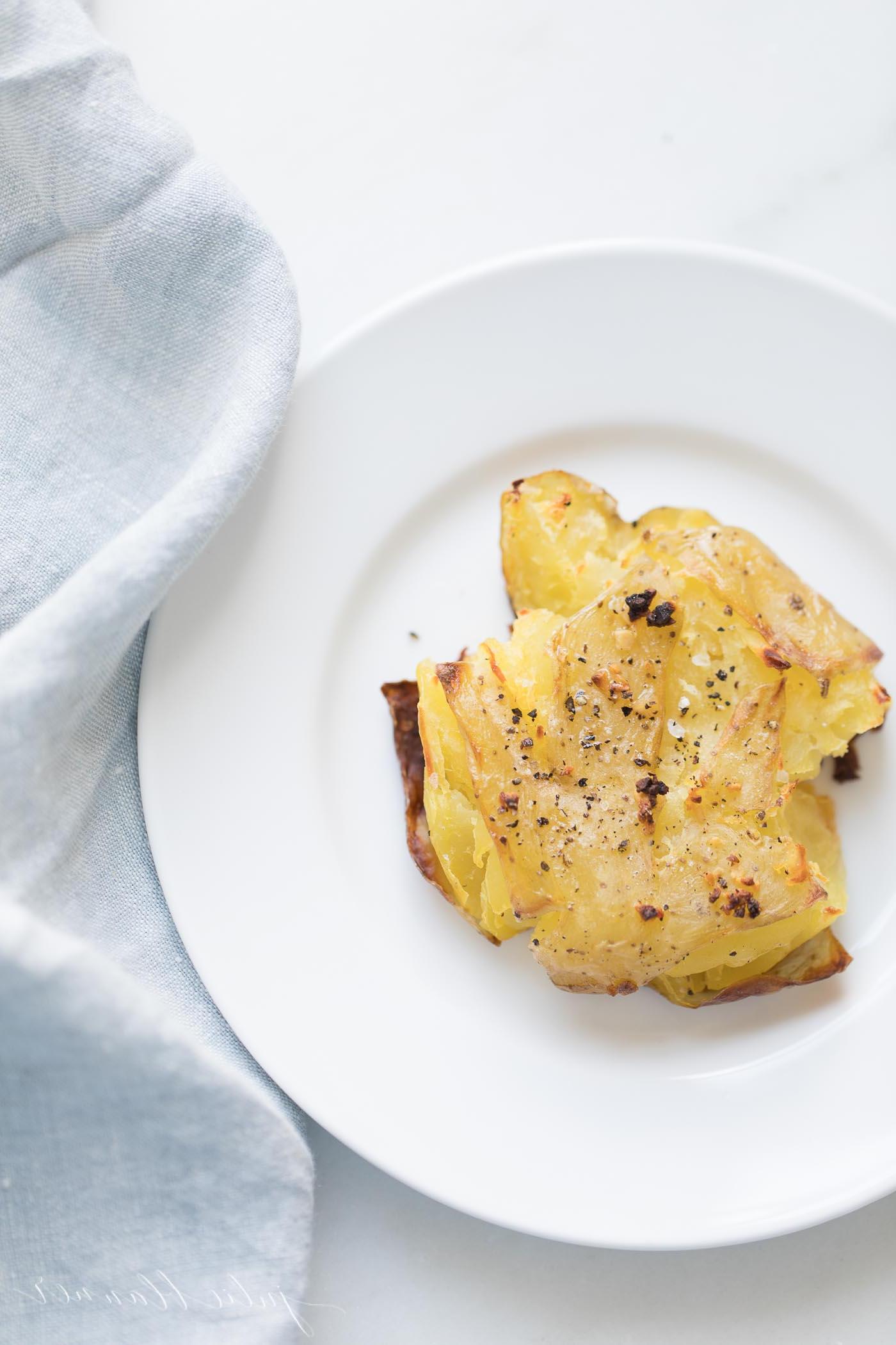 Zerstampfte Knoblauchkartoffeln 6 Knoblauch-Smashed-Potato Vorspeise