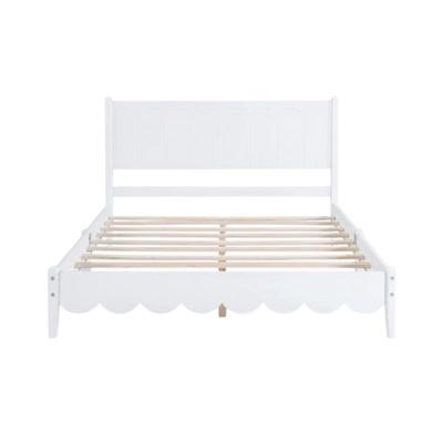 Pottery Barn Kids: Der Look zum kleinen Preis 7 Ein weißer Holz-Bettrahmen mit geschwungenem Randdesign und Lattenrost, der den bezaubernden Pottery Barn Kids Look for Less bietet.