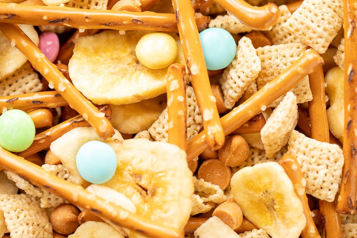 Bananenrezepte 9 Trail Mix mit M&Ms in Pastellfarben