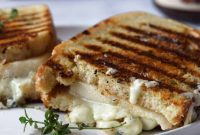 Sweet Pear and Pungent Gorgonzola Grilled Cheese