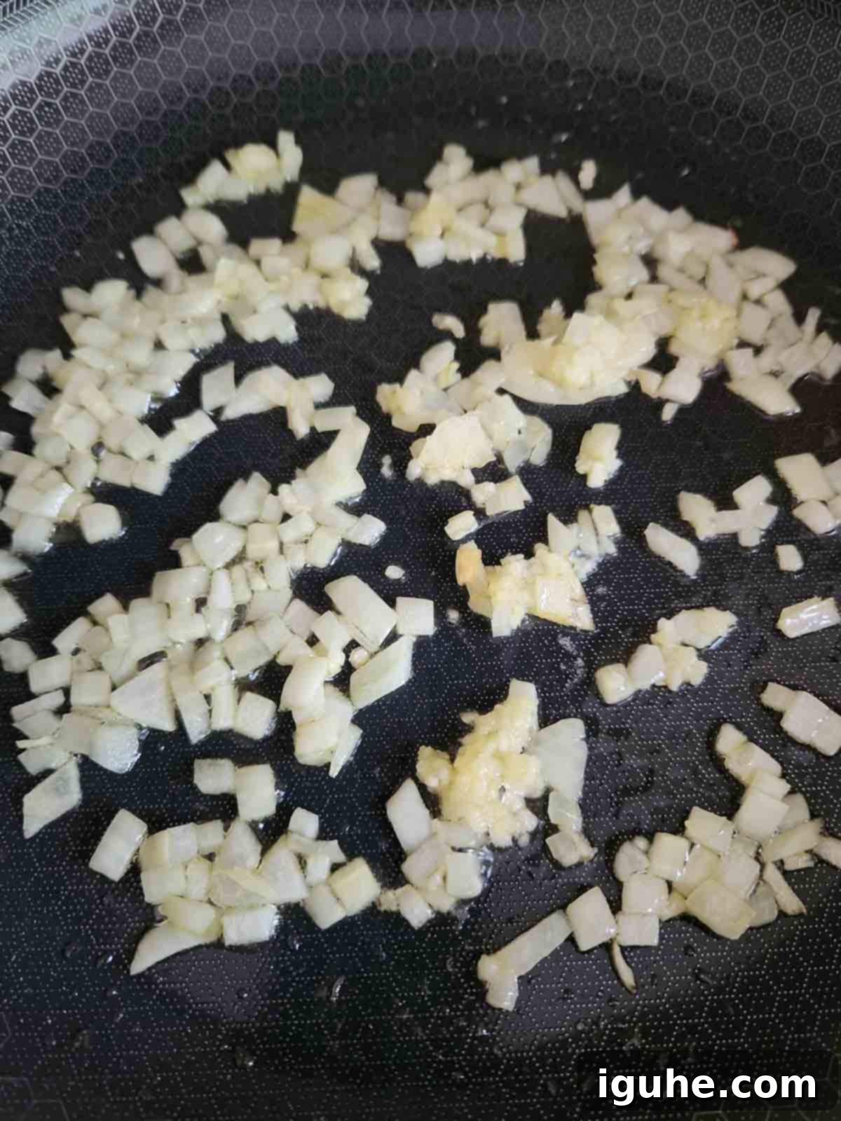 Domates Alevinde Yumurtalar 4 Step 1: Onions sautéing in olive oil in a large skillet.