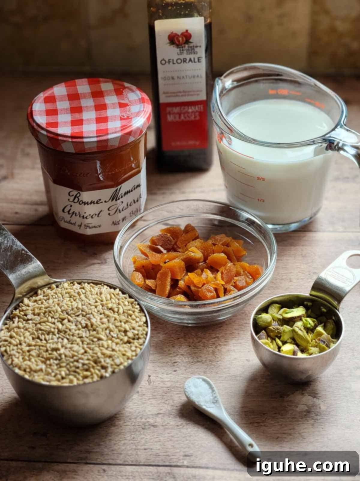 Velvet Apricot Porridge 3 Ingredients for apricot oatmeal on a wood surface.